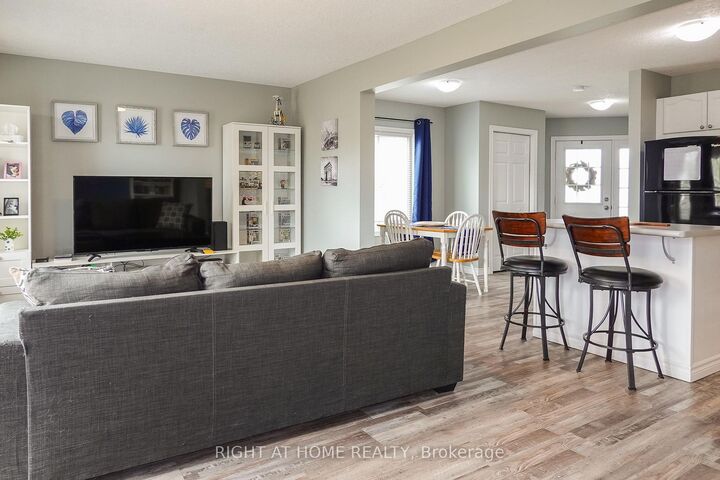 Property Photo: 652 Salisbury Avenue ON N4W 1Y9