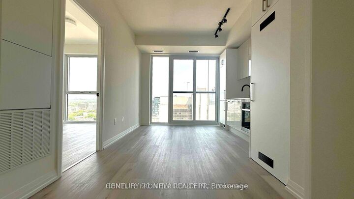 Property Photo:  280 Dundas Street W 2112  ON M5T 0E3 