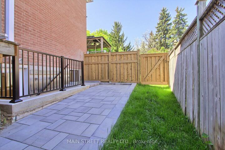 Property Photo:  4 Carrington Place B  ON L3Z 2V3 