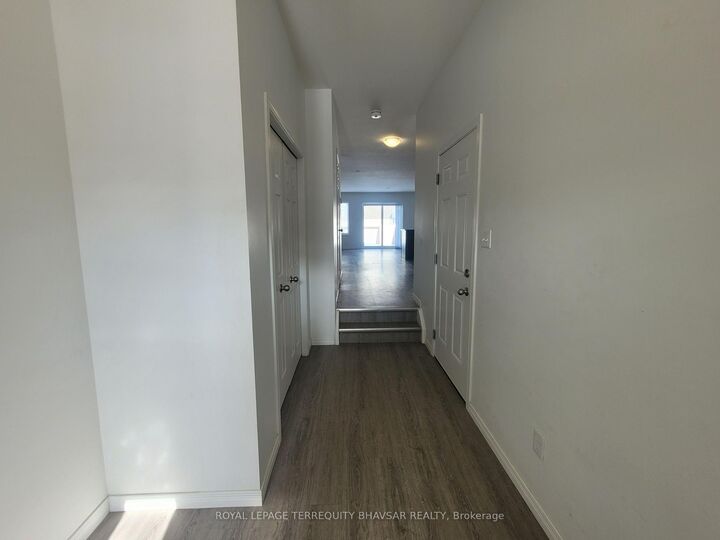 Property Photo: 36 Woodedge Circle ON N2R 0P8