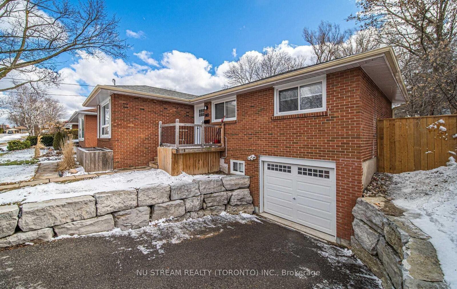 Property Photo: 901 Lilac Terrace ON L1N 2A6