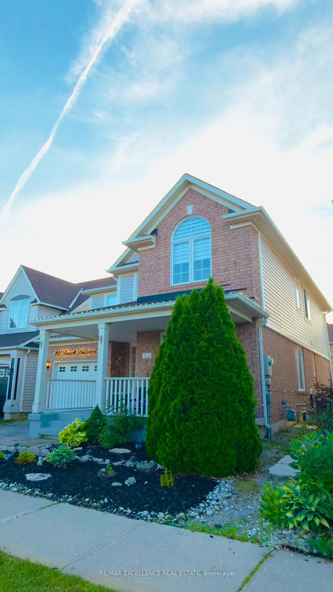 Property Photo:  611 Bennett Boulevard  ON L9T 6B1 