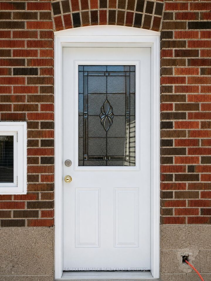Property Photo:  7 Ilfracombe Crescent Basement  ON M1R 3R9 