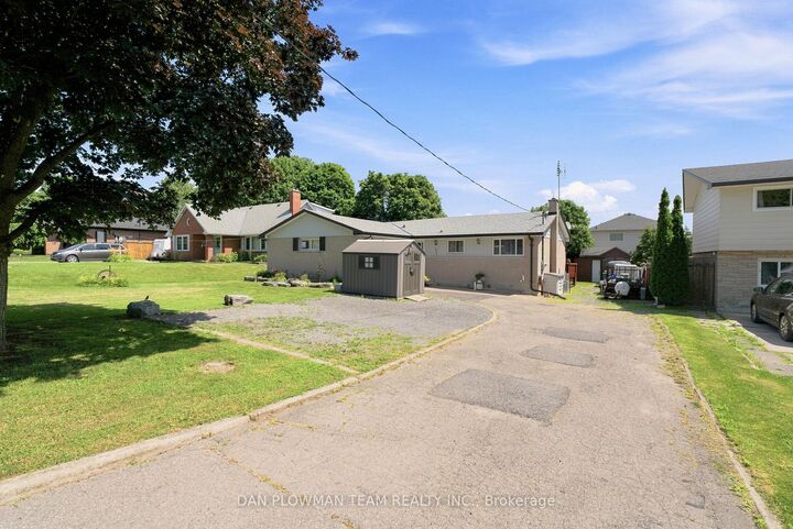 Photo de la propriété:  211 Liberty Street N  ON L1C 2M6 