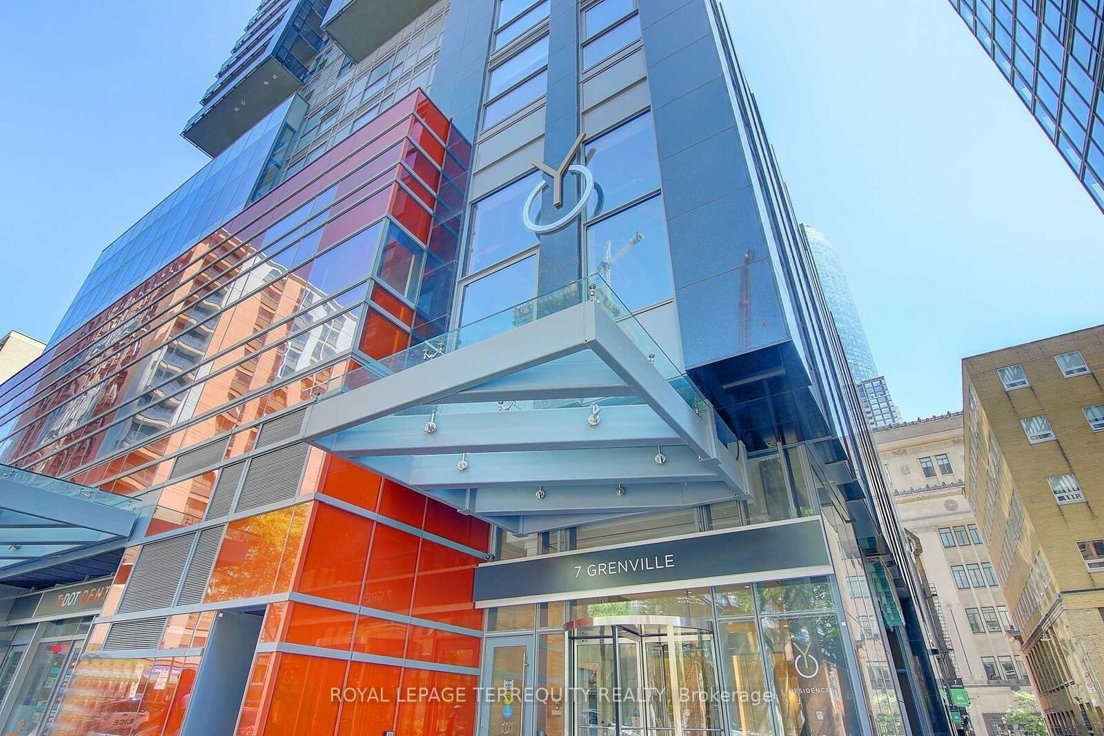 Property Photo: 7 Grenville Street 3409 ON M4Y 0E9