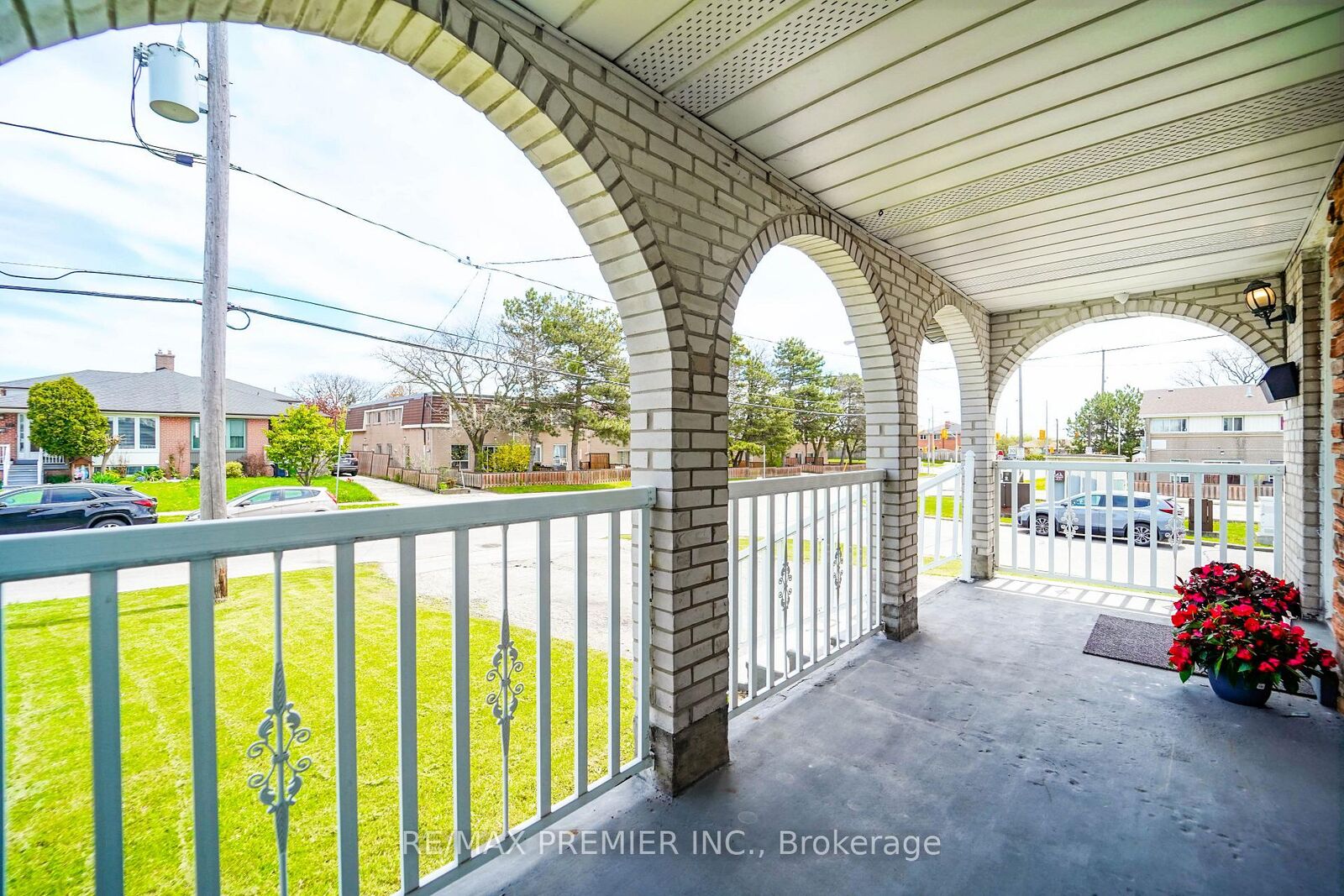 Property Photo: 14 Yatescastle Drive ON M3L 2B8