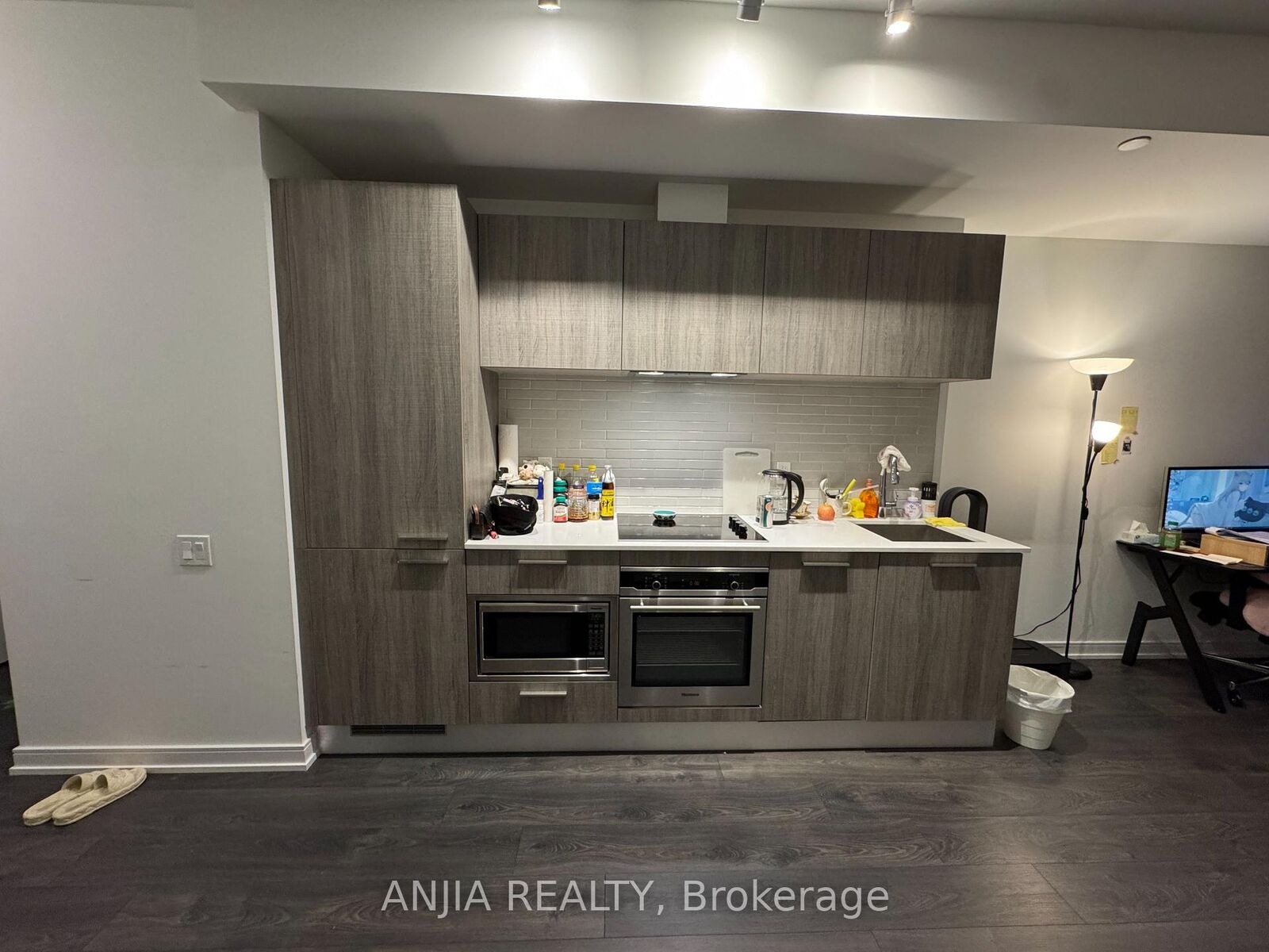 Property Photo: 3 Gloucester Street 2613 ON M4Y 0C6