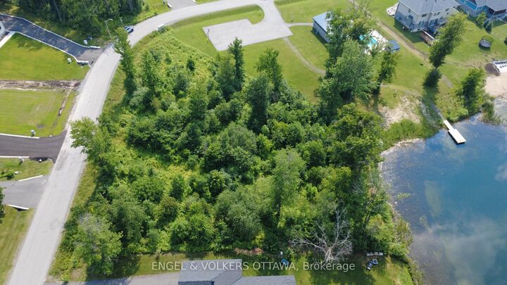 576 Shoreway Drive — photo 1