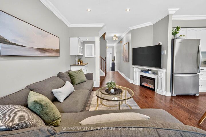 Property Photo:  1210 Upper Village Drive  ON L5E 3H6 