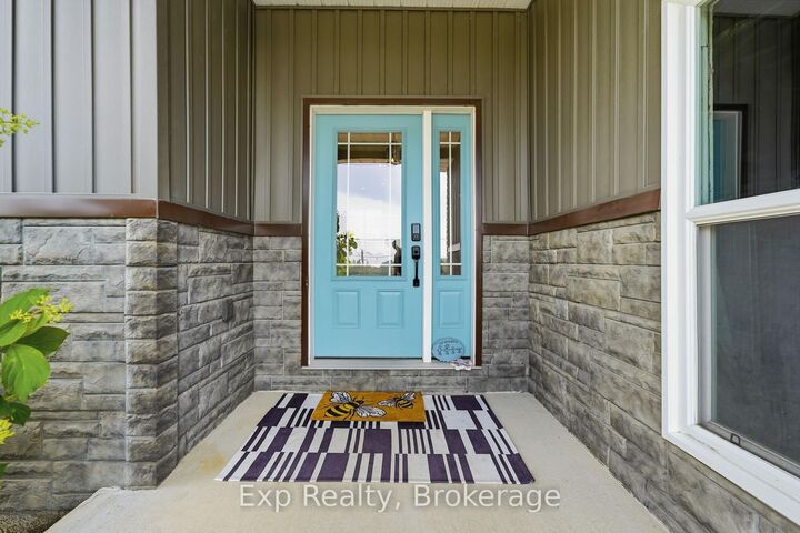 Property Photo:  818 Palace Road  ON K7R 3L2 