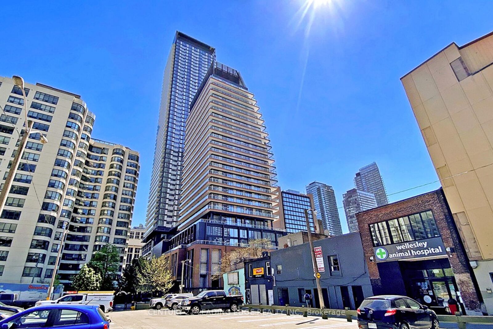 Property Photo: 18 Maitland Terrace 1209 ON M4Y 0H2