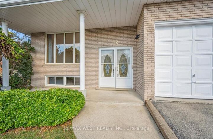 Property Photo: 42 Azores Crescent Main ON N1R 7Z4