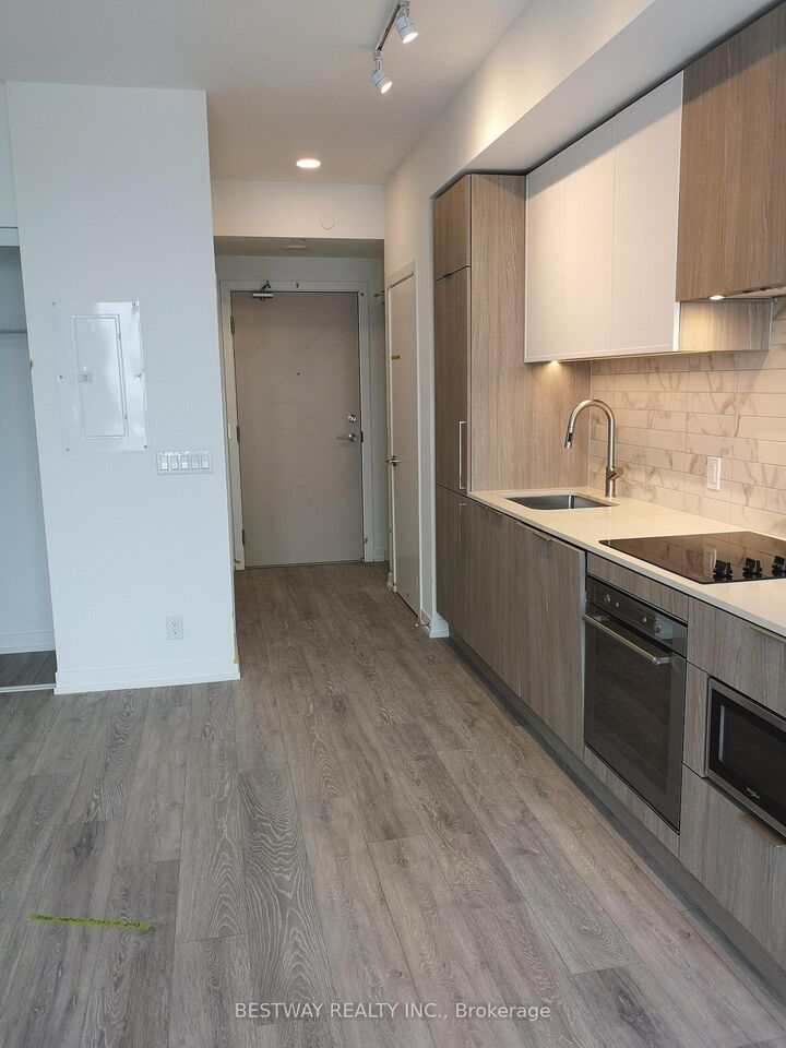 Property Photo:  2020 Bathurst Street 1611  ON M5P 0A6 
