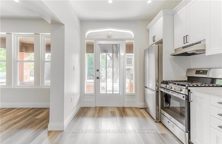Property Photo:  50 Burris Street 1  ON L8M 2J4 