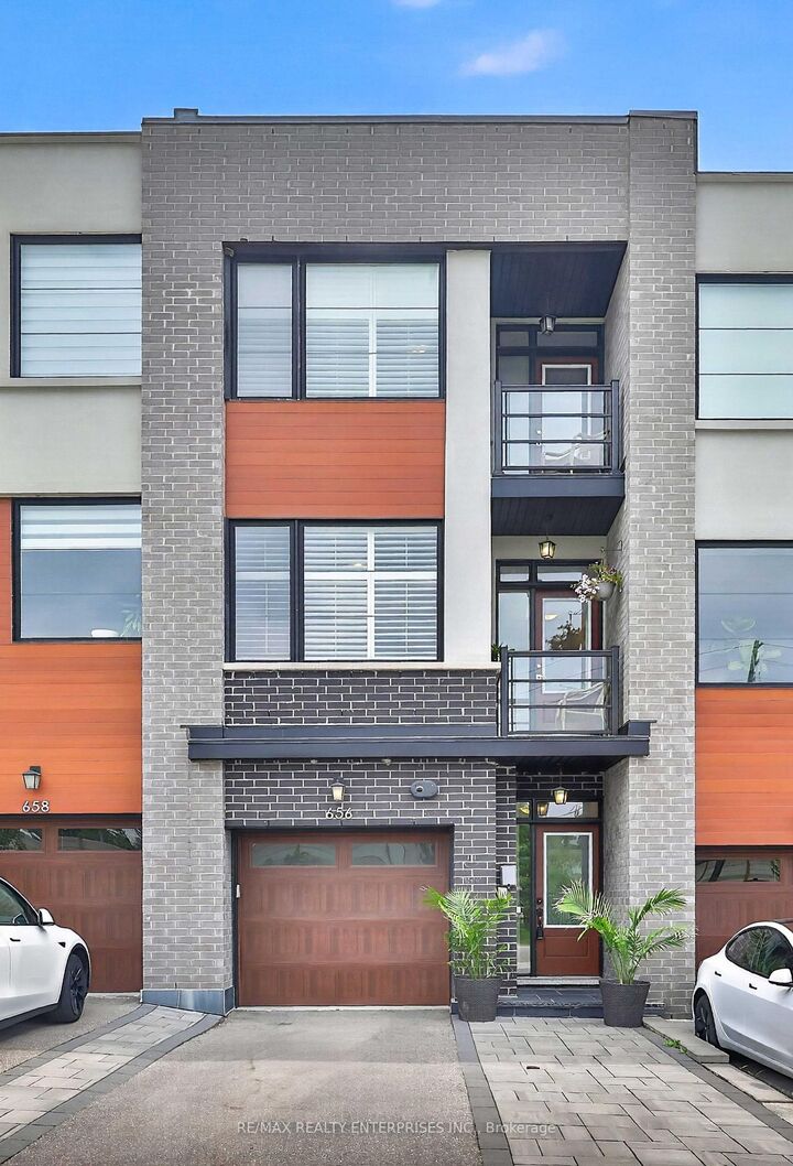 Property Photo: 656 Tupelo Court ON L5G 0C4