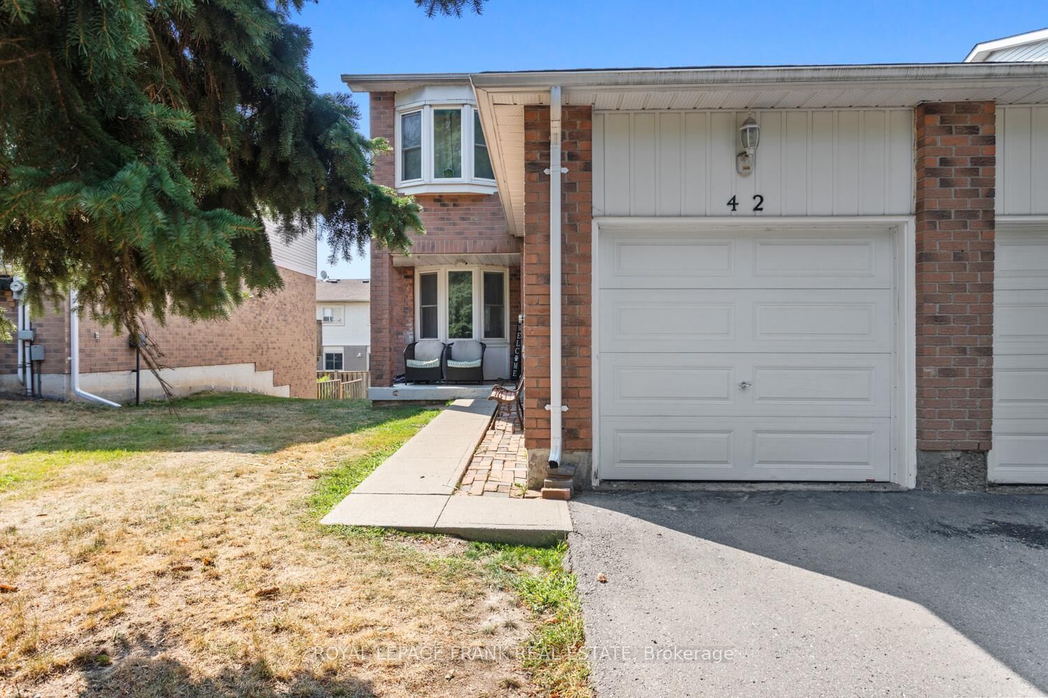 Property Photo:  700 Harmony Road N 42  ON L1K 1S2 