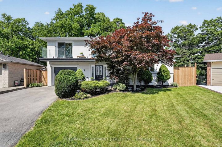 Property Photo: 9 Leslie Drive ON L8G 2P6