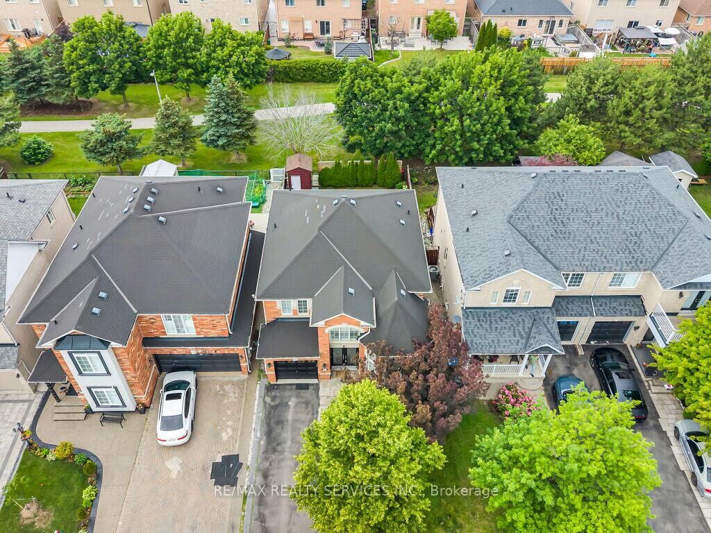Property Photo:  122 Dells Crescent  ON L7A 2X1 