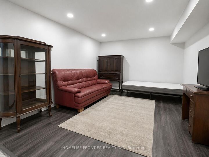 Photo de la propriété:  49 Red Robin Way 5  ON M2R 3K6 