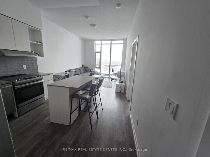 Property Photo: 2520 Eglinton Avenue W 403 ON L5M 0Y4