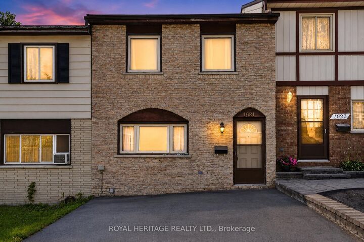 1621 Applewood Crescent — photo 1