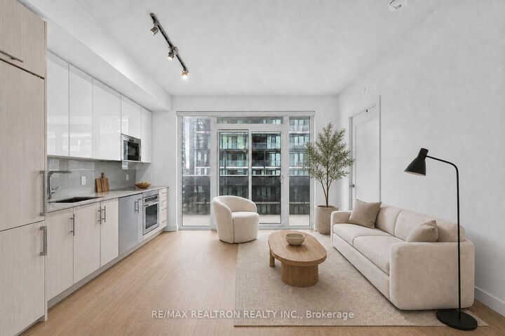 330 Richmond Street W 2203 — photo 1