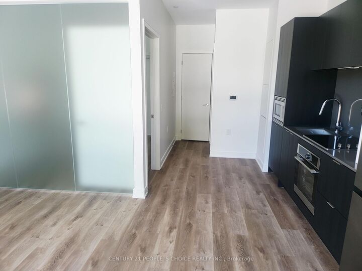 Property Photo:  86 Agnes Street 86  ON L5B 0R2 