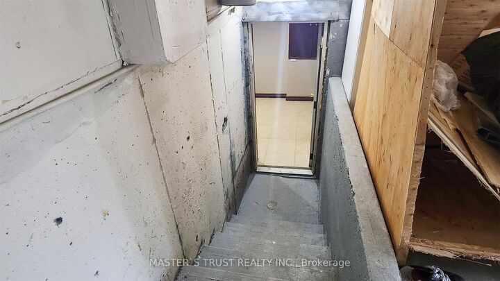 Property Photo: 9 Springer Drive ON L4C 0E9