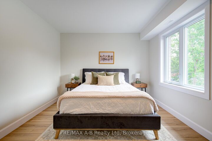 Property Photo:  428 Queen Street W 23  ON N4X 0C8 