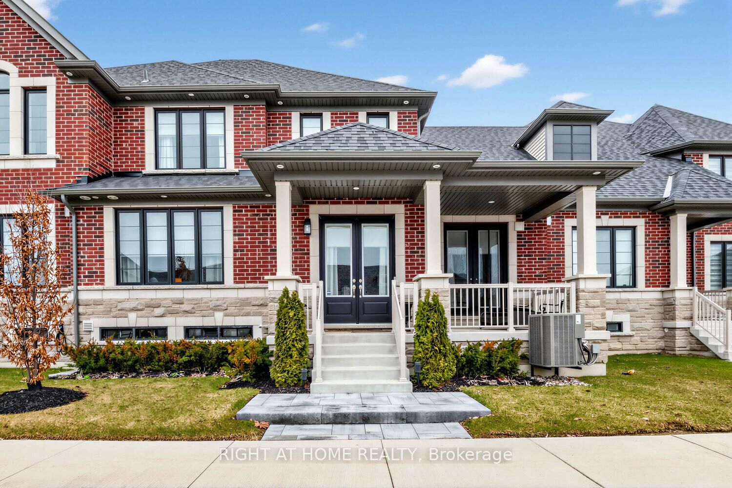Property Photo:  12 Hearthwood Gate  ON L4A 4X1 