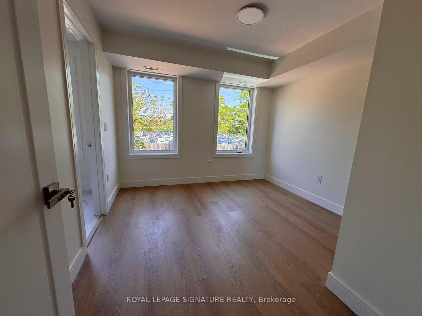 Property Photo: 53 Bishop Avenue 4 ON M2M 1Z4