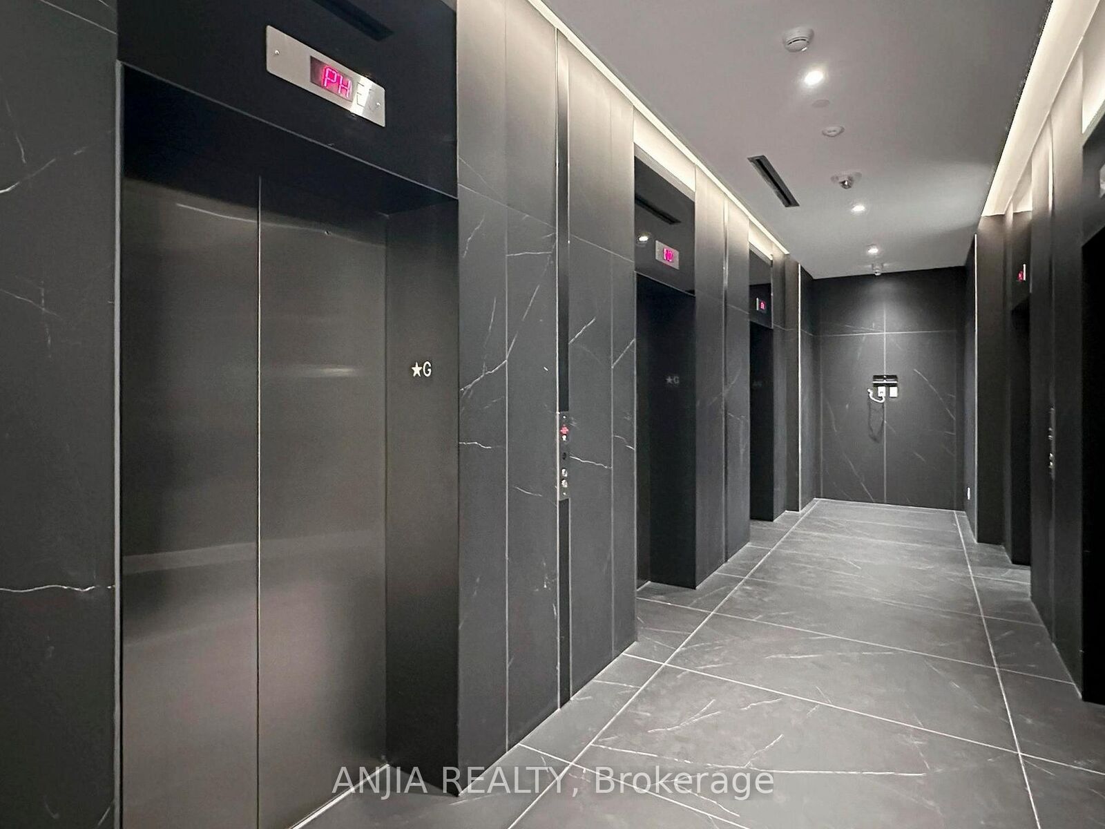 Property Photo:  20 Edward Street 2711  ON M5G 0C5 