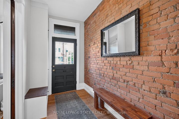 Property Photo:  135 Catharine Street S  ON L8N 2J6 