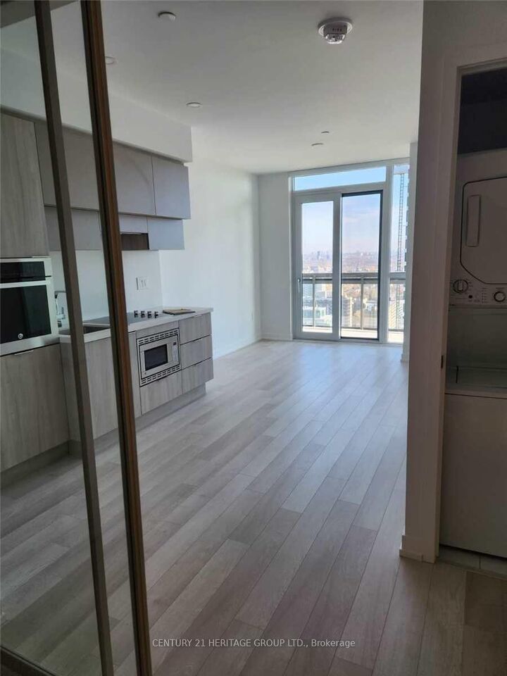 Property Photo:  39 Roehampton Avenue 2402  ON M4P 0G1 
