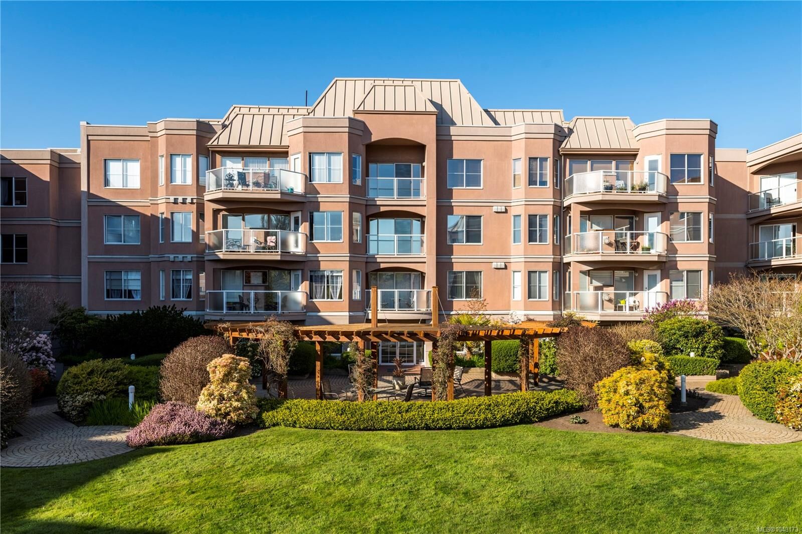 Property Photo:  405 Quebec St #324  BC V8V 4Z2 