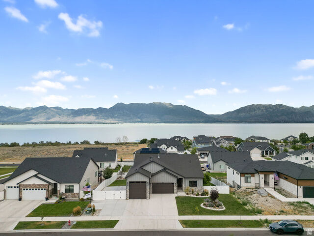 Property Photo: 3612 S Hiawatha Cir E UT 84045