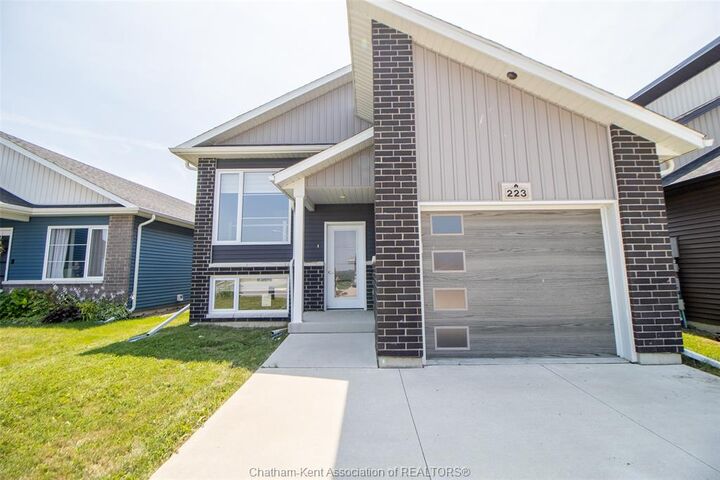 Property Photo: 223 Manning Drive Drive ON N7M 0S5
