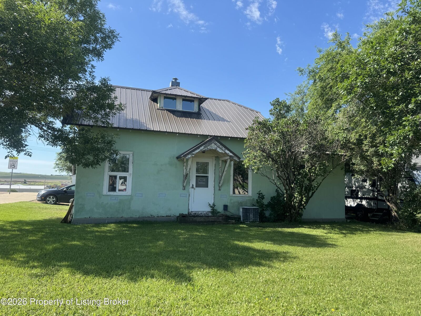 Property Photo:  221 Park Avenue E  ND 58854 