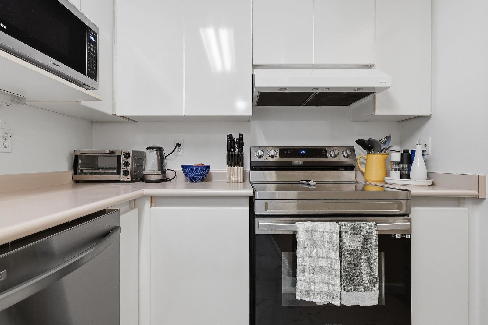 Property Photo: 1189 Westwood Street 101 BC V3B 7P5