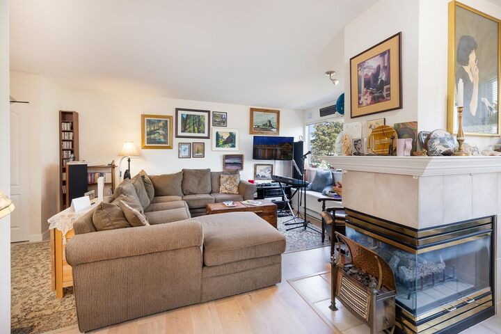 Property Photo: 3183 Esmond Avenue 304 BC V5G 4V6