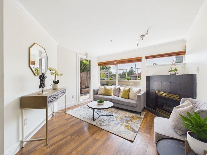 2238 Kingsway Street 215 — photo 1
