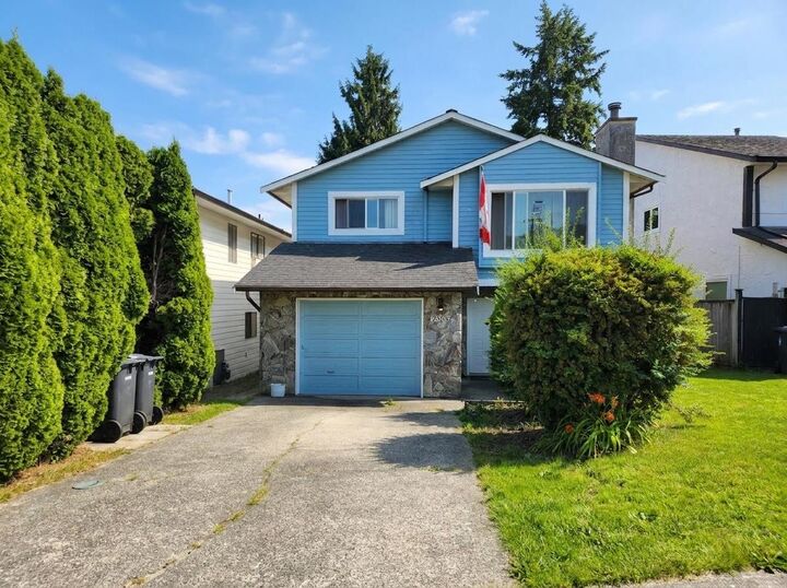 Property Photo:  2506 Wilding Crescent  BC V2Y 1B5 