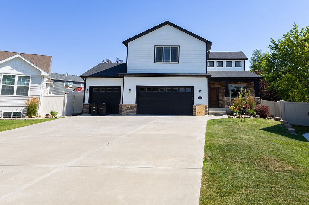 Property Photo: 3015 Cove Creek Circle MT 59106