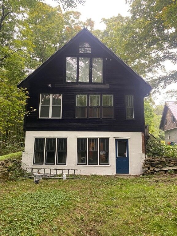 Property Photo:  