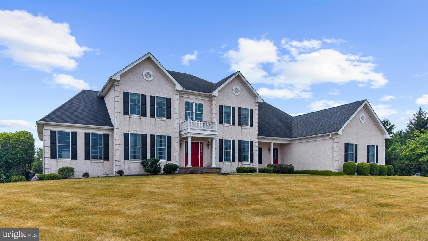 Property Photo:  10 Claridge Lane  NJ 08822 