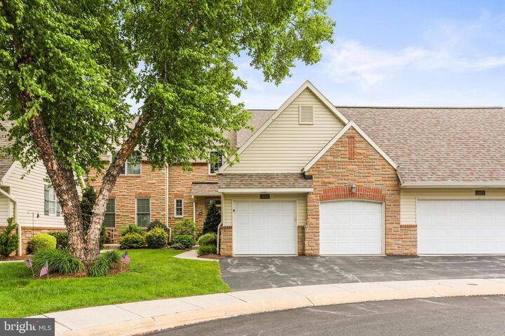 Property Photo: 1443 Turnberry Court PA 17403
