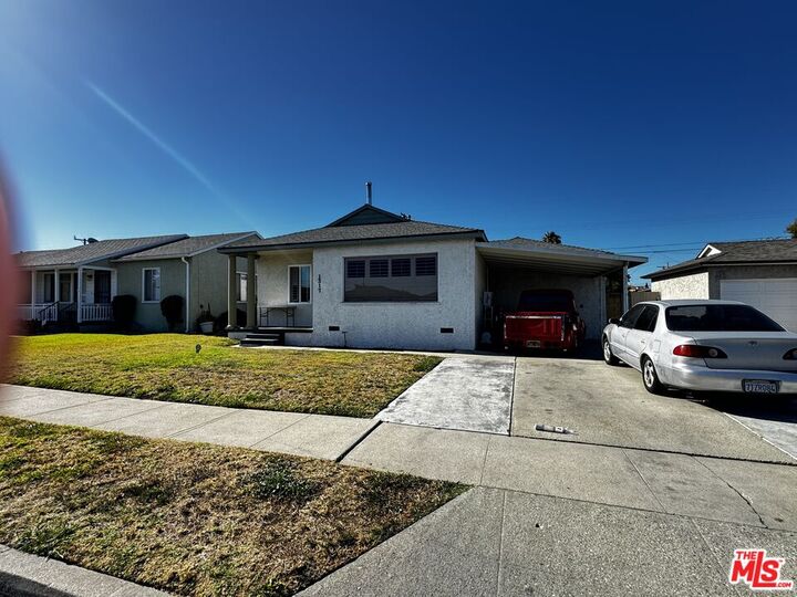 Property Photo:  1317 W School St  CA 90220 