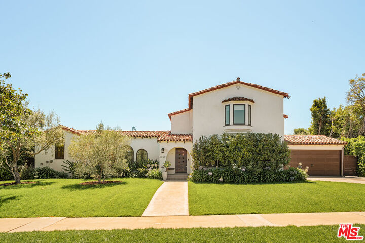 Property Photo:  647 Toyopa Dr  CA 90272 
