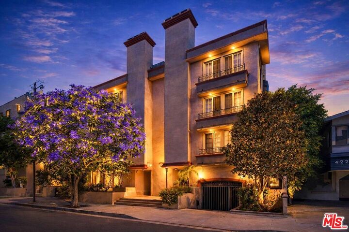 Property Photo:  412 Arnaz Dr  CA 90048 