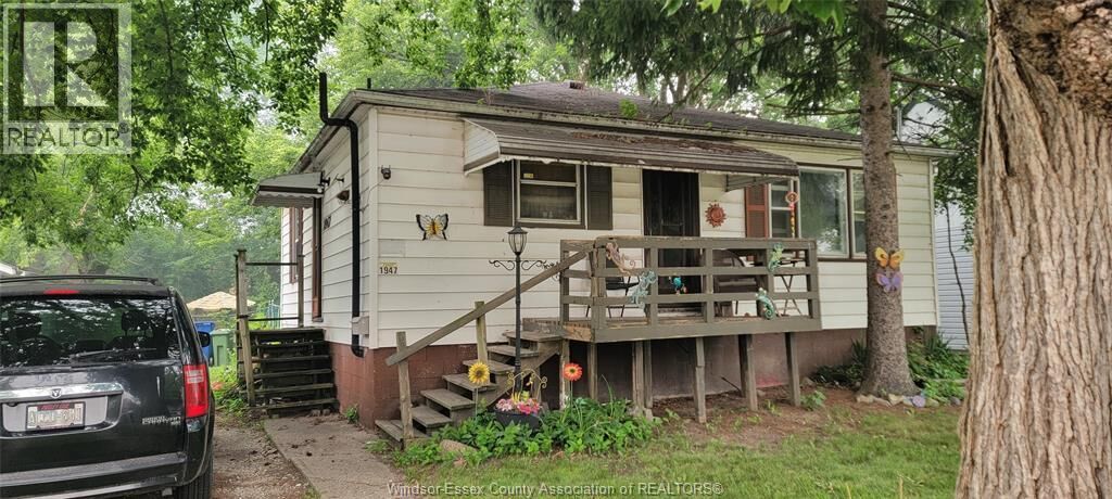 Property Photo: 1947 Ferndale ON N8T 2K9